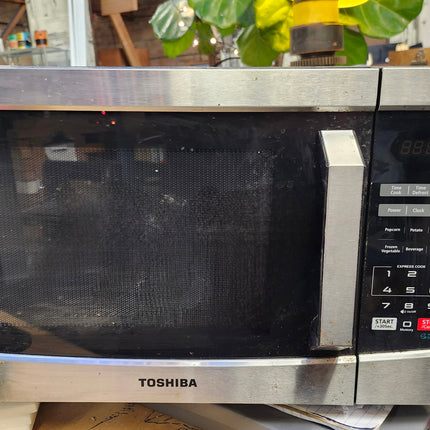 Toshiba 1.5 Cu Ft Countertop Microwave