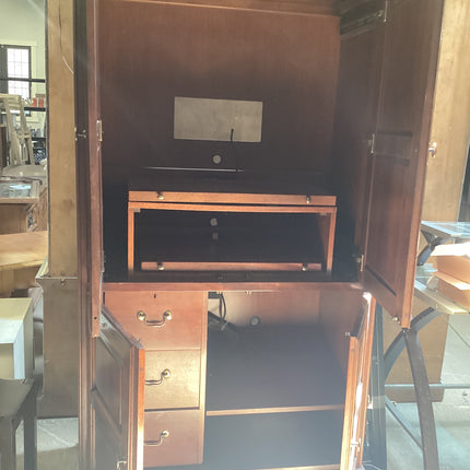 Entertainment center