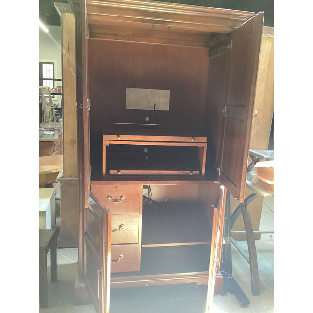 Entertainment center