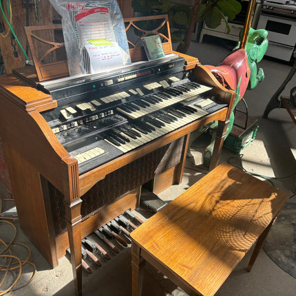 Hammond Rhythm II Organ