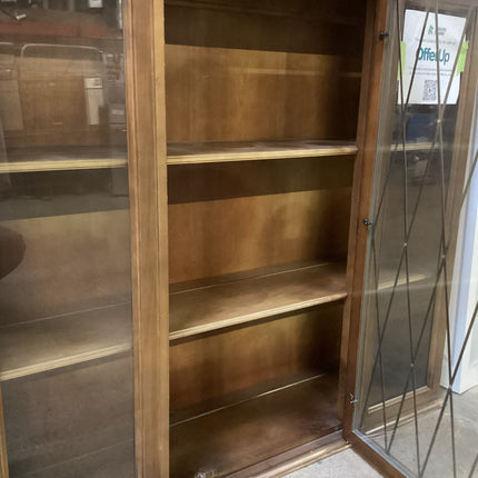 Upper display cabinet